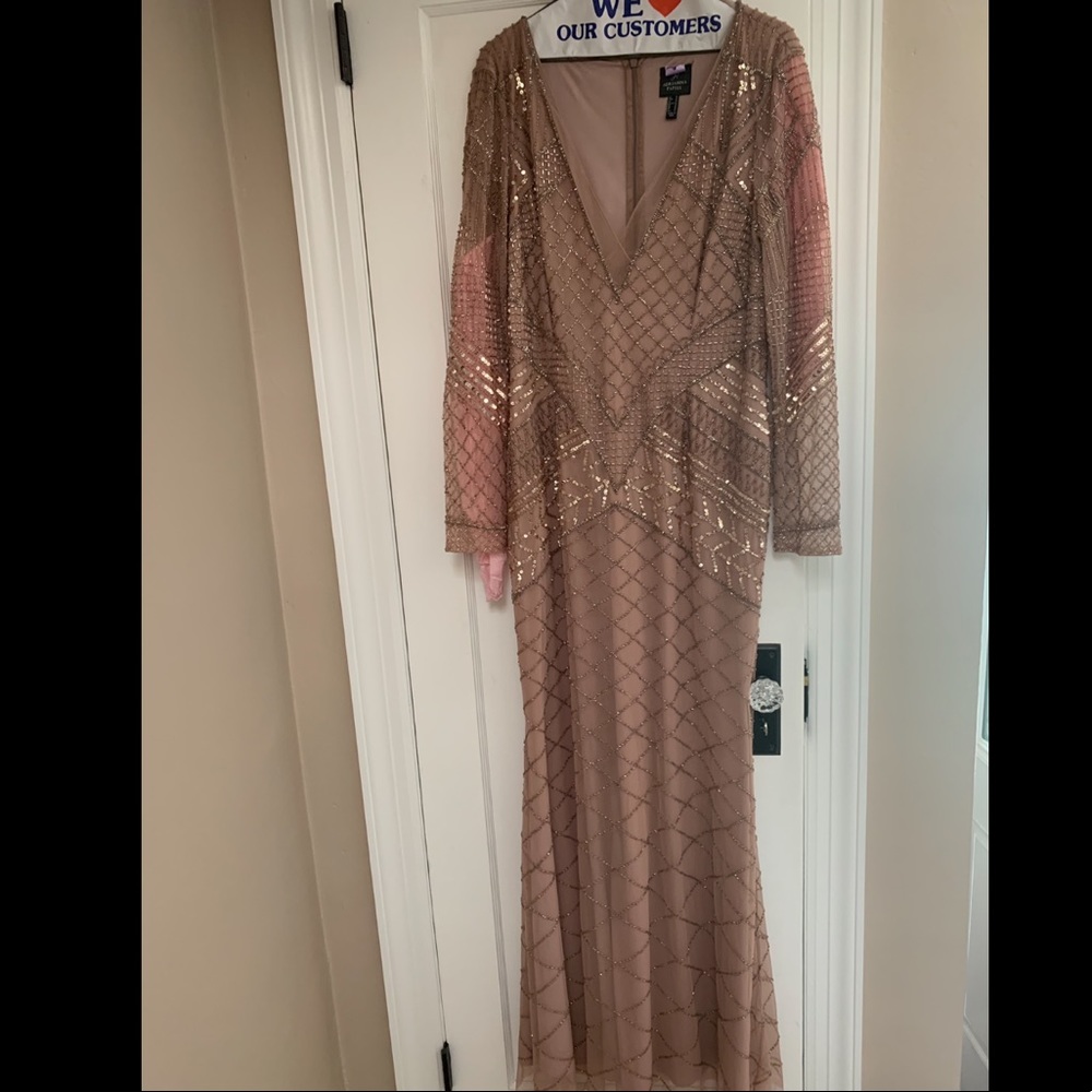 Adrianna Papell Evening Gown size 16!! Purchase it and it didn’t fit !!